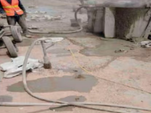 宜丰水泥混凝土路面板底注浆技术 路面脱空注浆整治方案